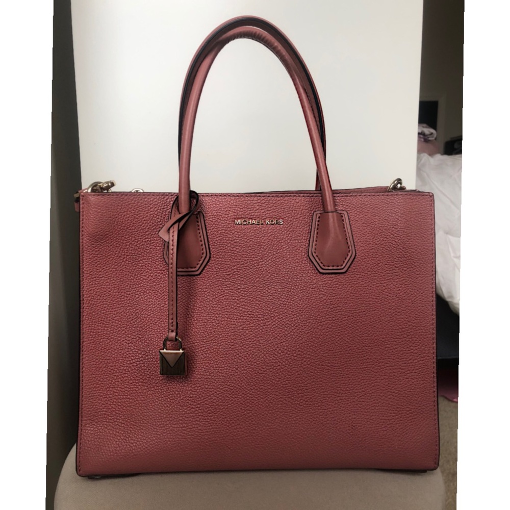 Michael Kors accordion purse. Great Condition✨